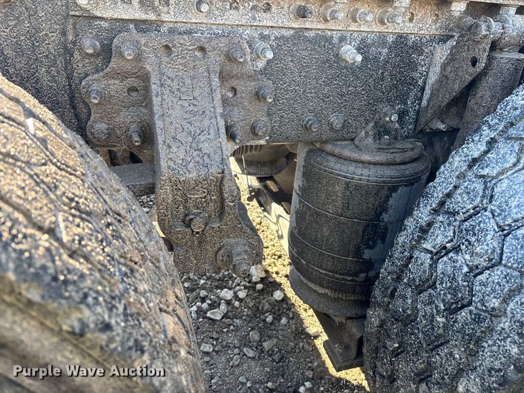 image for item YA2280 2016 Mack CXU613 semi truck