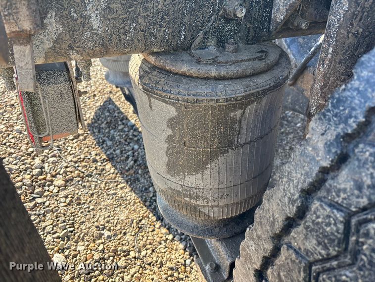 image for item YA2280 2016 Mack CXU613 semi truck