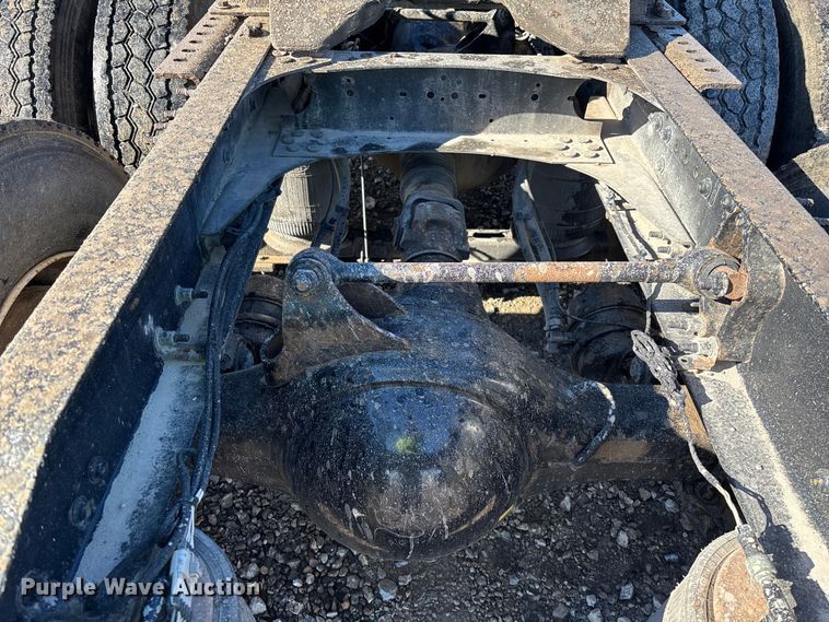 image for item YA2280 2016 Mack CXU613 semi truck