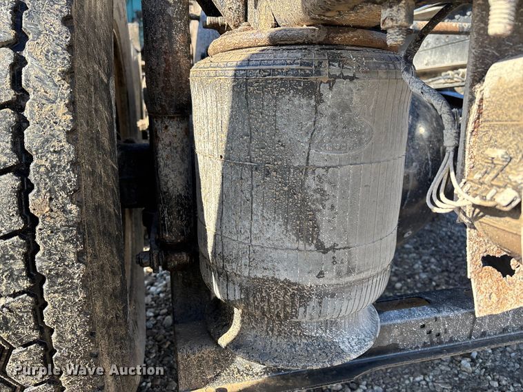 image for item YA2280 2016 Mack CXU613 semi truck