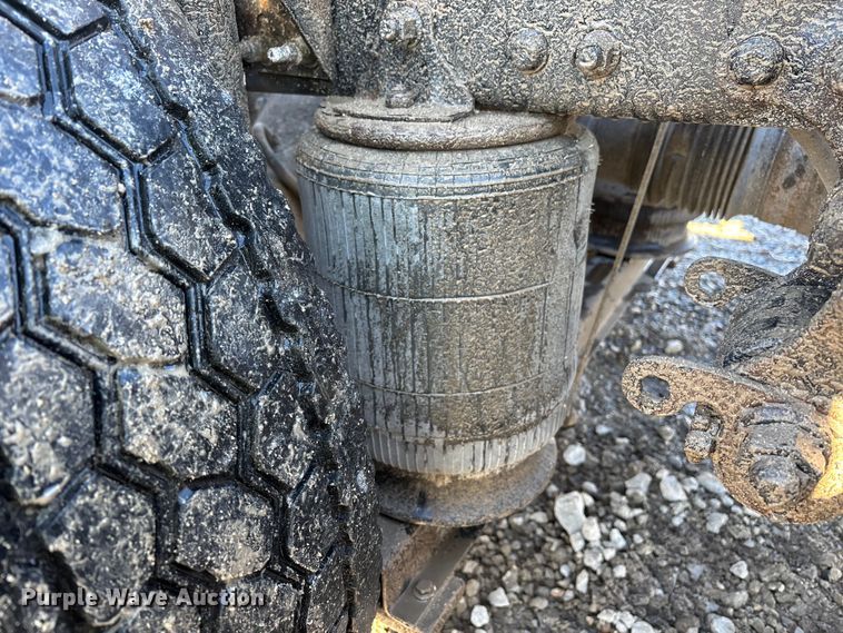 image for item YA2280 2016 Mack CXU613 semi truck