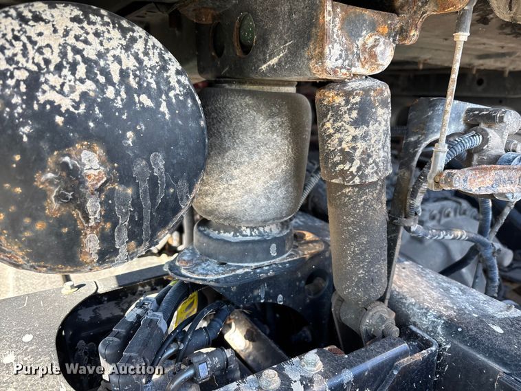 image for item YA2280 2016 Mack CXU613 semi truck