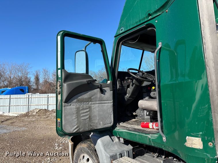 image for item YA2280 2016 Mack CXU613 semi truck