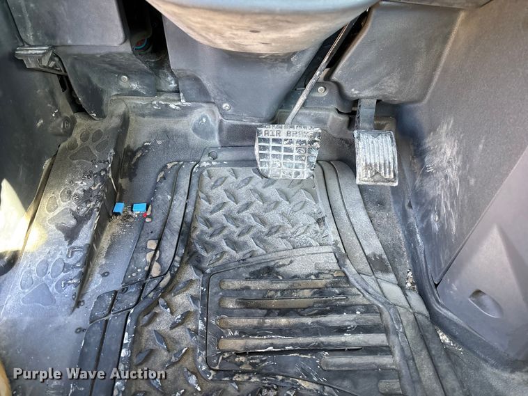 image for item YA2280 2016 Mack CXU613 semi truck