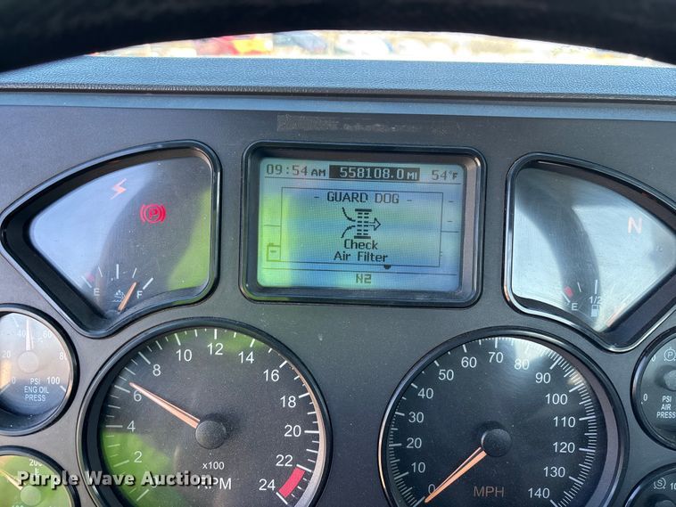 image for item YA2280 2016 Mack CXU613 semi truck