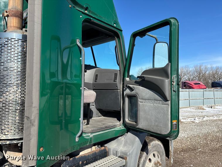 image for item YA2280 2016 Mack CXU613 semi truck