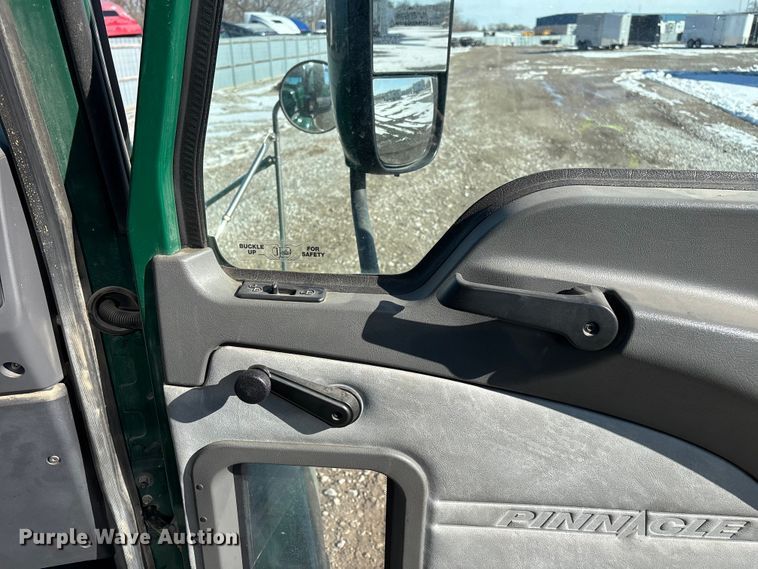 image for item YA2280 2016 Mack CXU613 semi truck