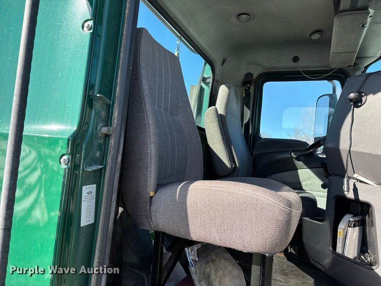 image for item YA2280 2016 Mack CXU613 semi truck