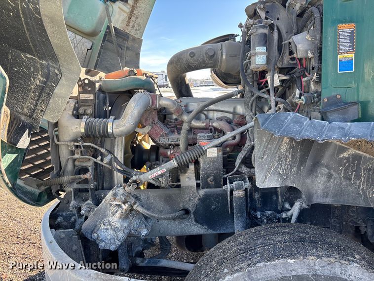 image for item YA2280 2016 Mack CXU613 semi truck