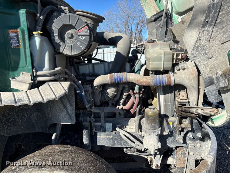 image for item YA2280 2016 Mack CXU613 semi truck