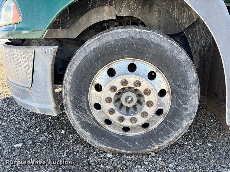 image for item YA2280 2016 Mack CXU613 semi truck