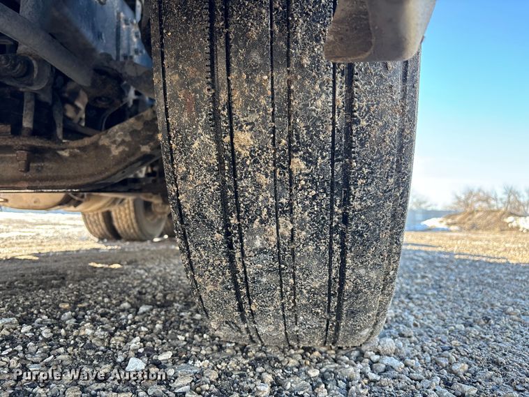 image for item YA2280 2016 Mack CXU613 semi truck