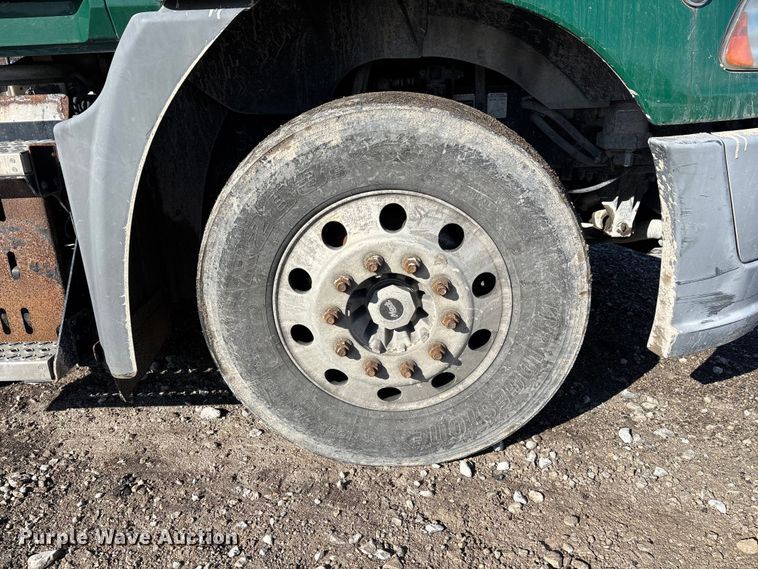 image for item YA2280 2016 Mack CXU613 semi truck