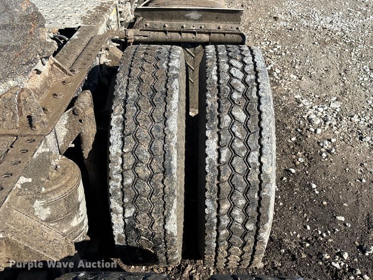 image for item YA2280 2016 Mack CXU613 semi truck