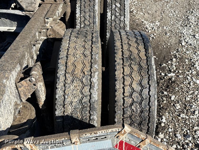 image for item YA2280 2016 Mack CXU613 semi truck