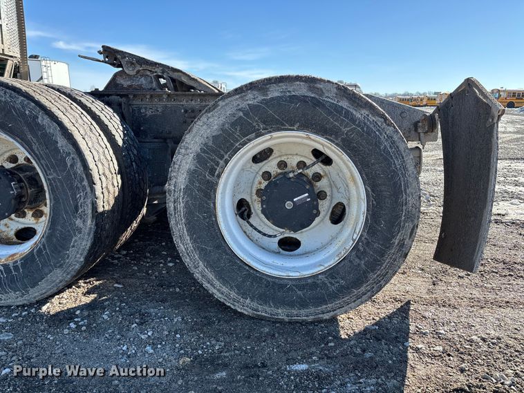 image for item YA2280 2016 Mack CXU613 semi truck