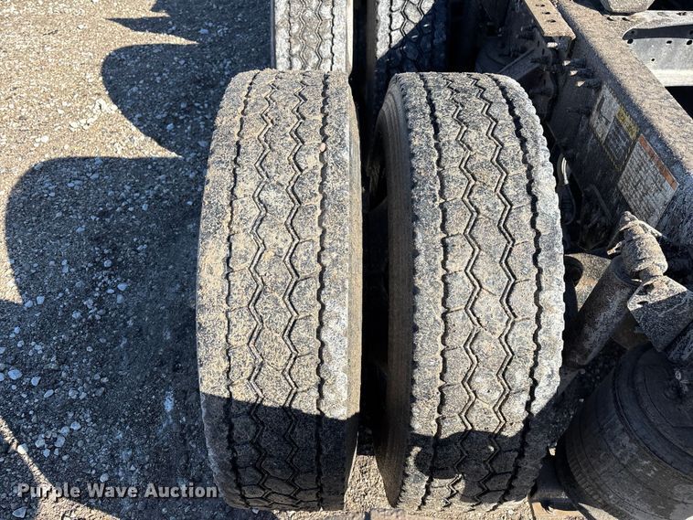 image for item YA2280 2016 Mack CXU613 semi truck