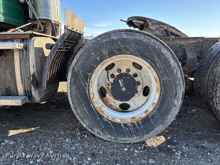 image for item YA2280 2016 Mack CXU613 semi truck