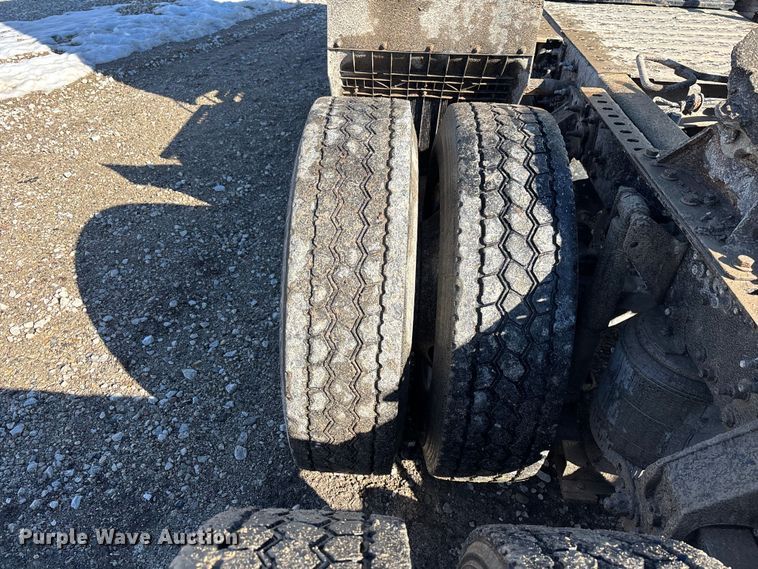 image for item YA2280 2016 Mack CXU613 semi truck