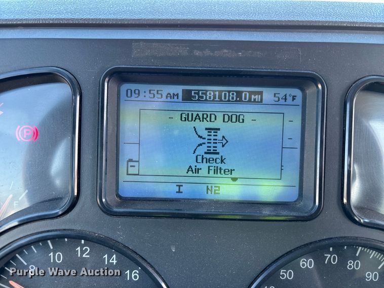 image for item YA2280 2016 Mack CXU613 semi truck