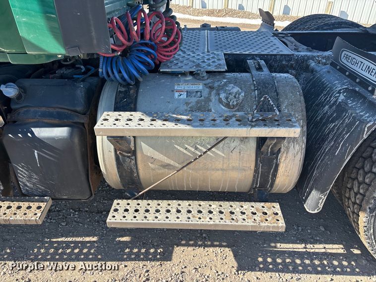 image for item YA2281 2017 Freightliner Cascadia 125 semi truck