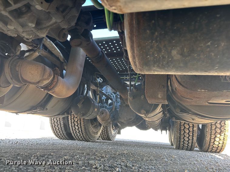 image for item YA2281 2017 Freightliner Cascadia 125 semi truck