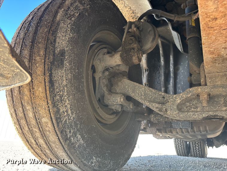 image for item YA2281 2017 Freightliner Cascadia 125 semi truck