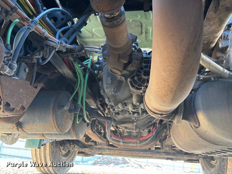 image for item YA2281 2017 Freightliner Cascadia 125 semi truck