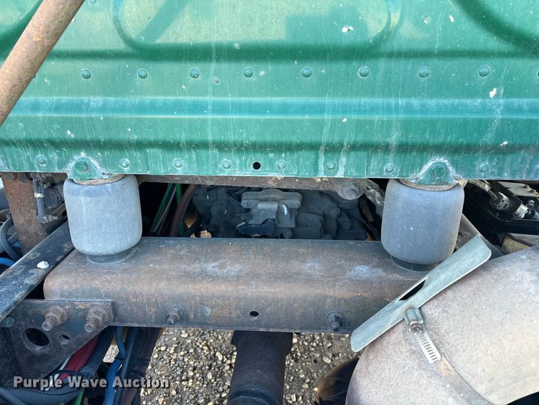 image for item YA2281 2017 Freightliner Cascadia 125 semi truck