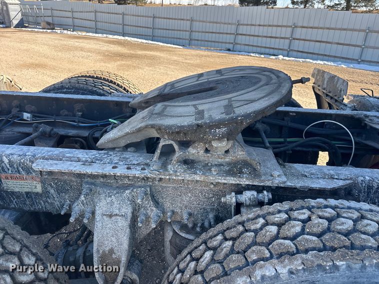 image for item YA2281 2017 Freightliner Cascadia 125 semi truck