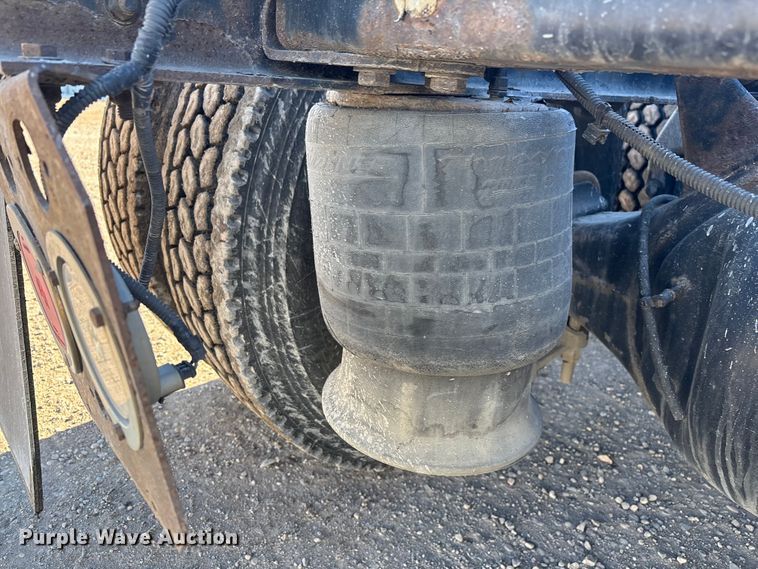 image for item YA2281 2017 Freightliner Cascadia 125 semi truck