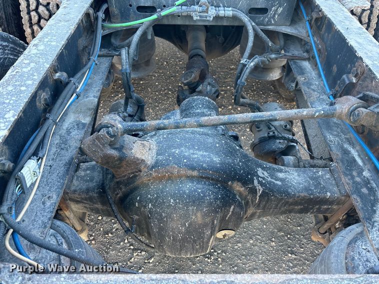 image for item YA2281 2017 Freightliner Cascadia 125 semi truck