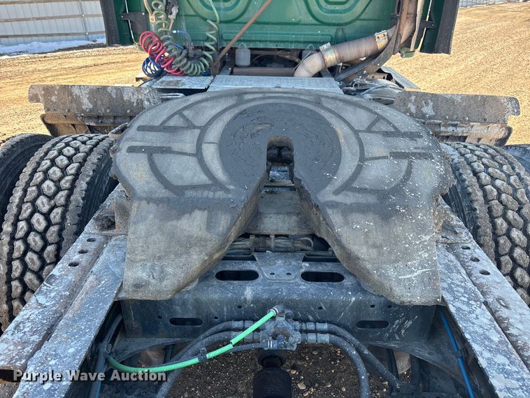 image for item YA2281 2017 Freightliner Cascadia 125 semi truck