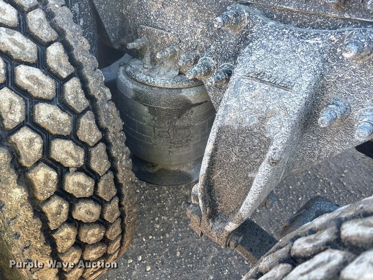 image for item YA2281 2017 Freightliner Cascadia 125 semi truck