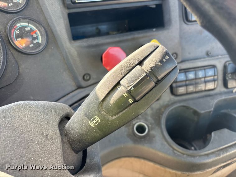 image for item YA2281 2017 Freightliner Cascadia 125 semi truck