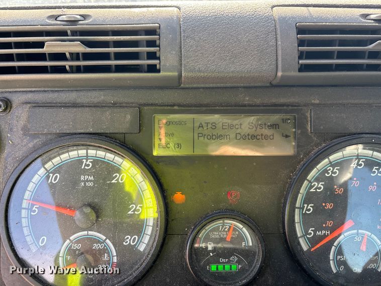 image for item YA2281 2017 Freightliner Cascadia 125 semi truck