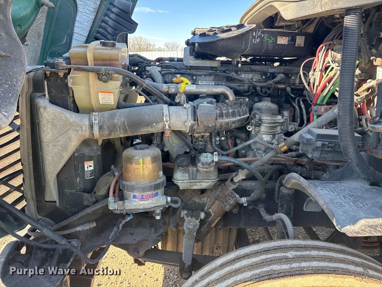 image for item YA2281 2017 Freightliner Cascadia 125 semi truck