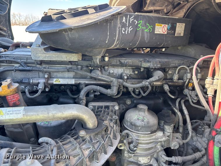 image for item YA2281 2017 Freightliner Cascadia 125 semi truck