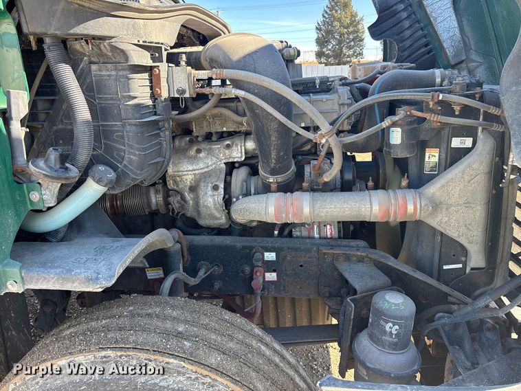 image for item YA2281 2017 Freightliner Cascadia 125 semi truck