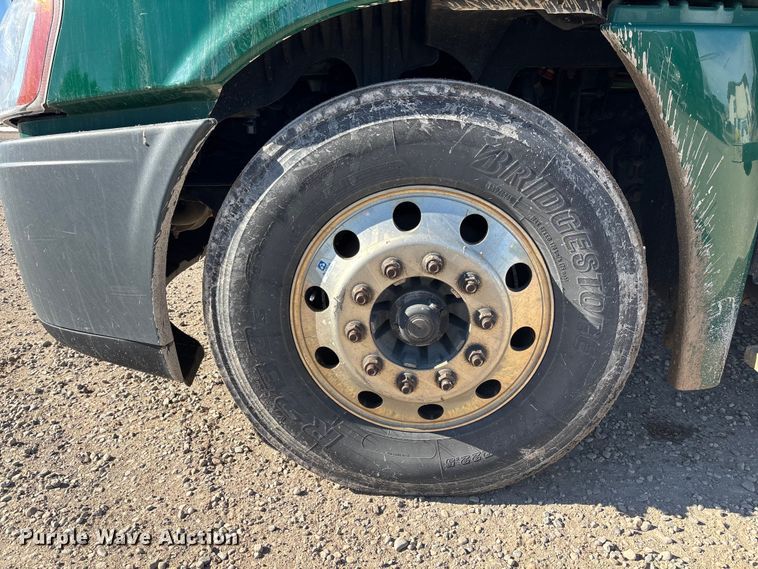 image for item YA2281 2017 Freightliner Cascadia 125 semi truck