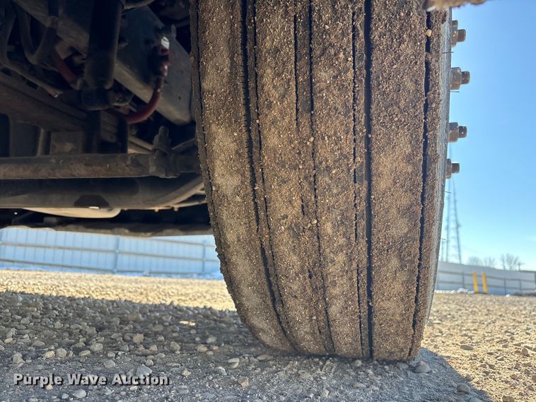 image for item YA2281 2017 Freightliner Cascadia 125 semi truck