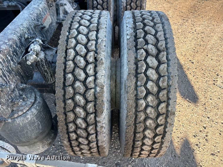 image for item YA2281 2017 Freightliner Cascadia 125 semi truck