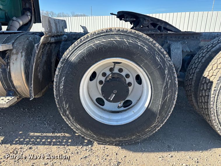 image for item YA2281 2017 Freightliner Cascadia 125 semi truck