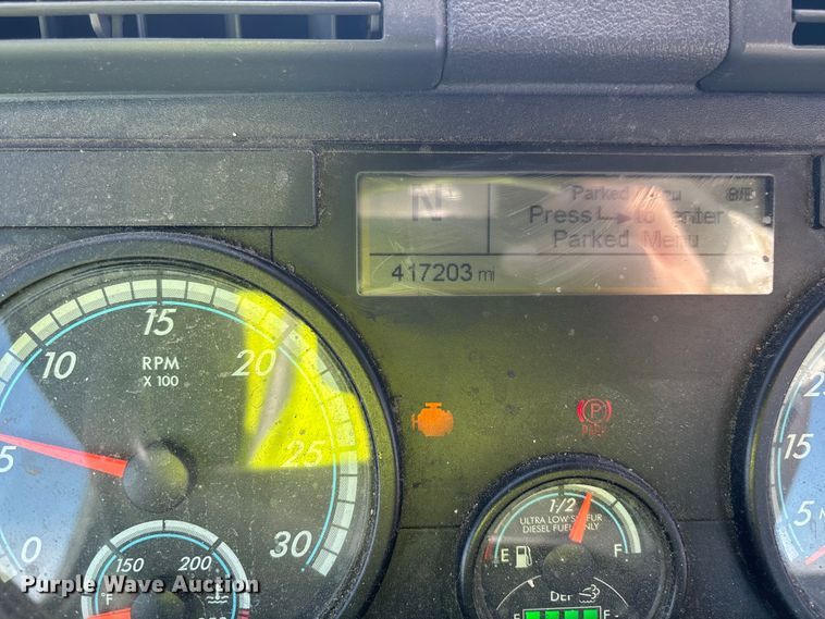 image for item YA2281 2017 Freightliner Cascadia 125 semi truck