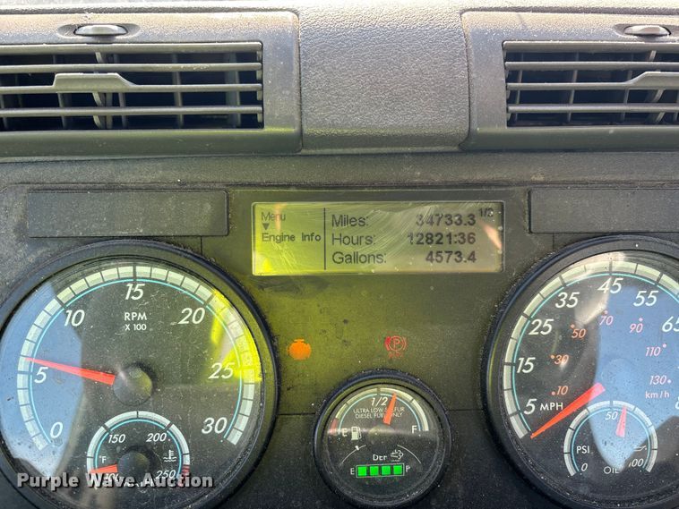 image for item YA2281 2017 Freightliner Cascadia 125 semi truck