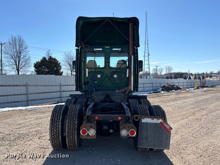 image for item YA2282 2017 Freightliner Cascadia 125 semi truck