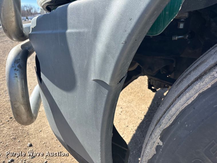 image for item YA2282 2017 Freightliner Cascadia 125 semi truck