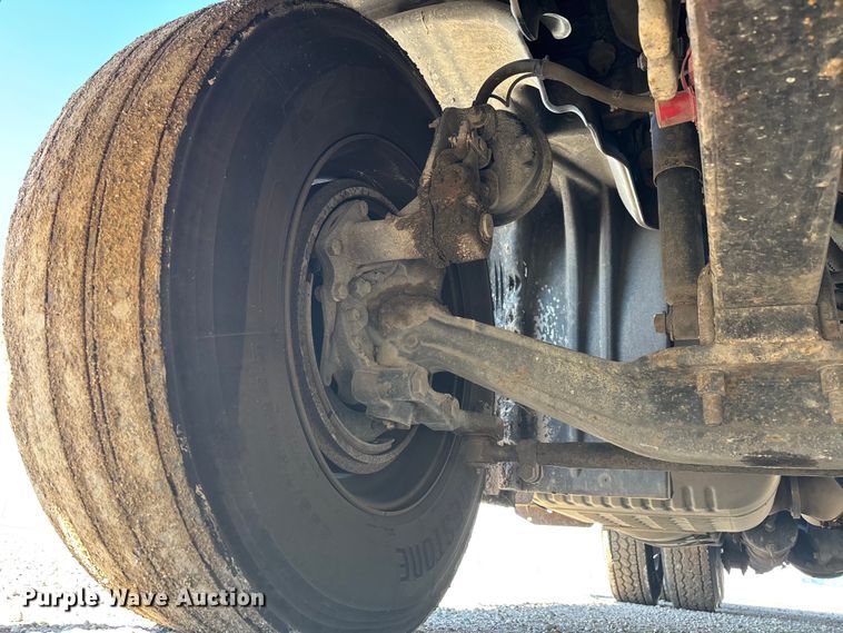 image for item YA2282 2017 Freightliner Cascadia 125 semi truck