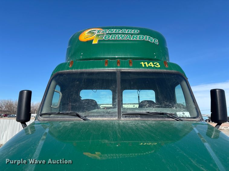 image for item YA2282 2017 Freightliner Cascadia 125 semi truck