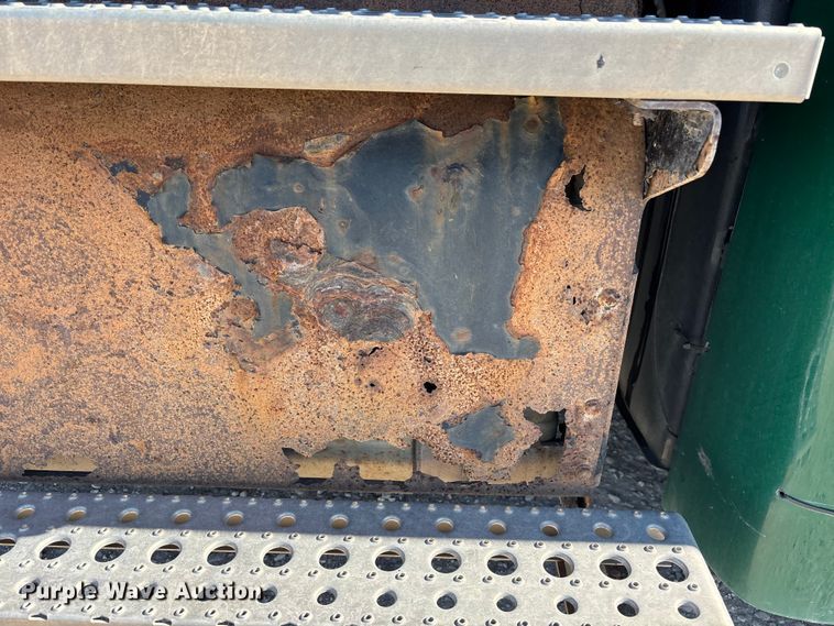 image for item YA2282 2017 Freightliner Cascadia 125 semi truck